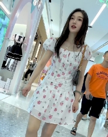 trump1582【KFC】精致美女和闺蜜逛街化妆·碎花裙宽松打底内内前后CD