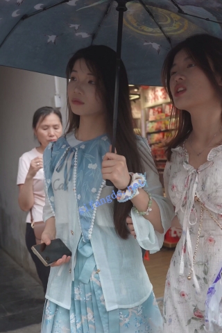 (BC-AA-547)清纯汉服小姐姐逛街..浅蓝内中间湿了一块