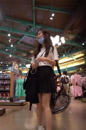 【YZWCD】YC720百褶裙眼镜小姐姐！灰N弯腰前后！