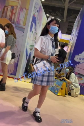 trump649【 KFC 】制服JK学生妹独自逛展。粉红色NN青春可爱