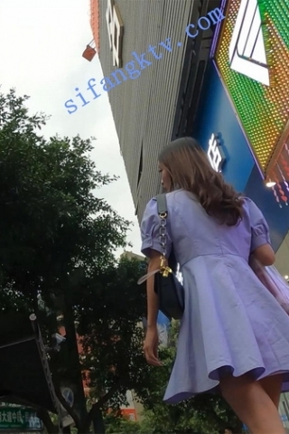 kc363（空城原创）独自逛街的蓝色连衣裙妹子，肉色小N包裹翘臀