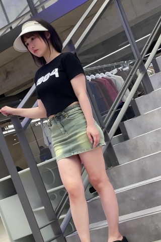 MG001【芒果CD】清凉吊带裙少妇与清纯牛仔裙美女