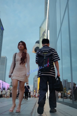 CS109【CSCD】粉色连衣裙美女和朋友逛街，黄色内内带翅膀