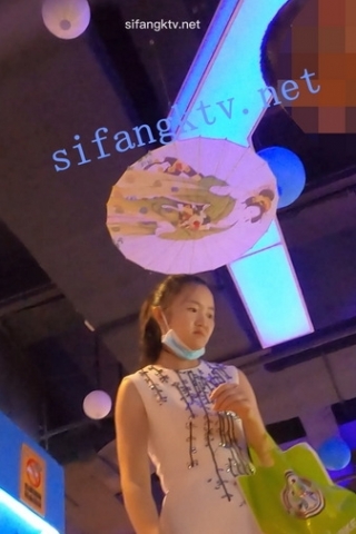 kc398（空城原创）带孩子在游戏厅玩的白裙少妇，薄丝白透明N