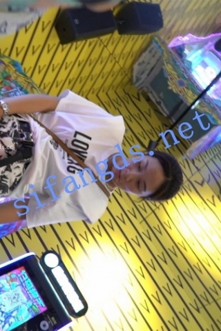 kc1262（空城原创）印花短裙小少妇电玩厅玩，粉色性感透明N