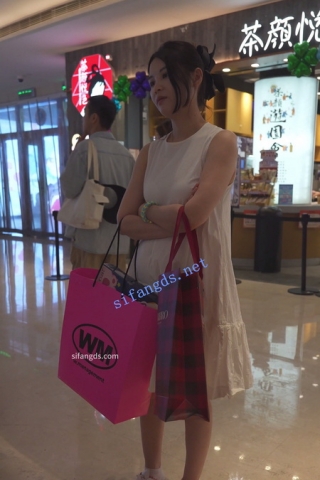 (BC-AA-520)通透白裙少妇逛街..性感蕾丝窄内包不住黑B