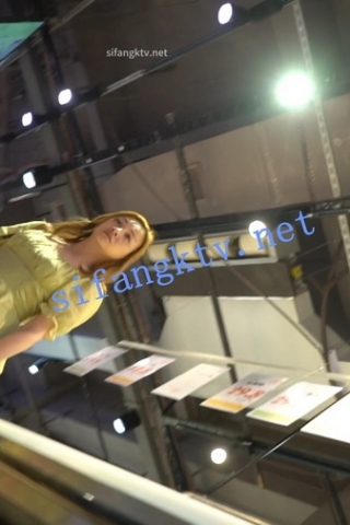 kc854（空城原创）逛超市的绿裙少妇，米白透明N包裹肥臀