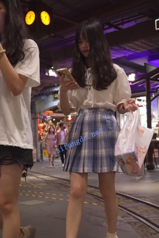 (BC-AA-418)制服jk小姐姐逛玩具店..内裤夹出13痕迹湿了