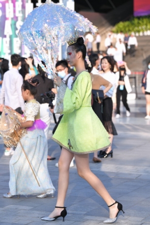 jx1114打伞绿色裙 20-10-21-49P