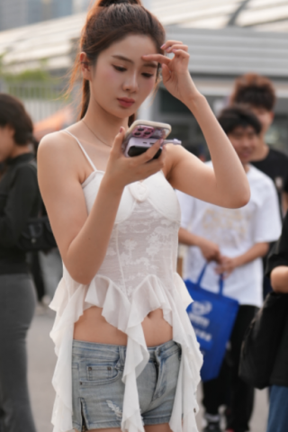 极品肉丝牛仔板鞋美女