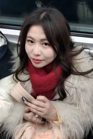 ct051【独家原创】坐mo靓女的白丝美腿后她满意地笑了