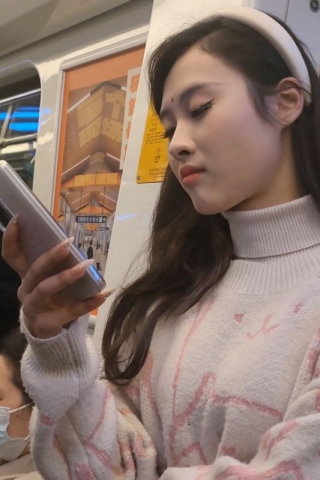 mt040【独家原创】颜值高个女生的开腿薄丝+皮裙肉腿女子