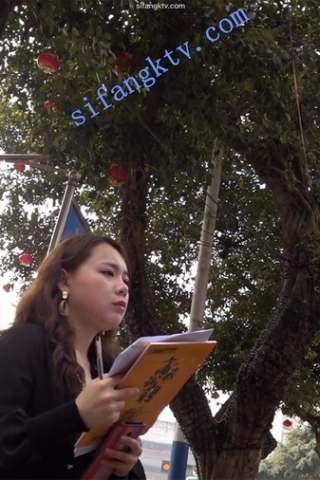 kc269（空城原创）街边发传单的黑裙微胖妹子，薄丝天蓝NN肉臀