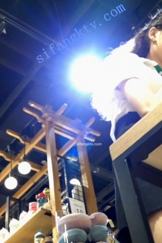 kc185（空城原创）小商品店导购妹子02-黑牛仔短裙微透白N夹成丁