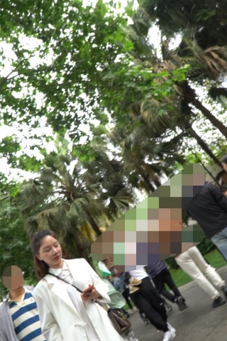 kc1429（空城原创）白裙小少妇逛公园，薄丝淡紫透明N包裹肉臀