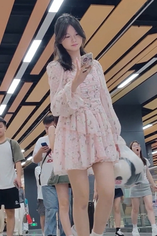 XM028粉色连衣裙肉色丝袜小姐姐，白色内内