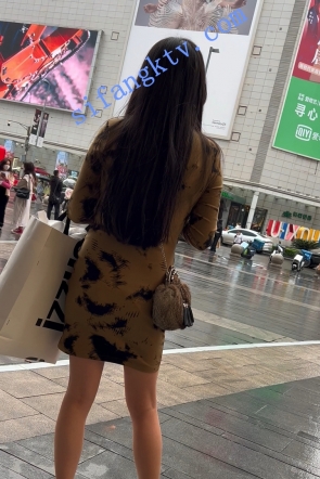 trump059【 KFC-916 】★★年轻宝妈打车，短裙黑色深V情趣