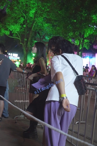 (BC-AA-468)抹胸齐逼紧身裙美女..屁股夹着骚窄内逛街