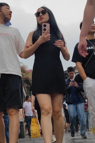 XM059黑色连衣裙少妇和老公出来旅游，绿色内内