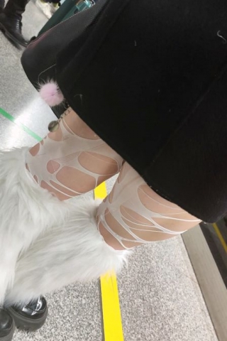 ct002【独家原创】mo大破洞白丝袜肉粗腿时尚妹子