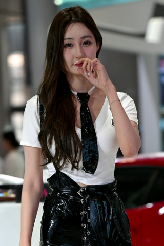 4k街拍车展极品主播油亮黑丝