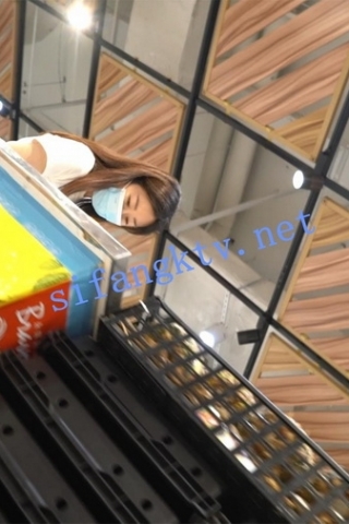 kc842（空城原创）大腿有纹身的白裙小姐姐，微透纯白N包裹肉臀