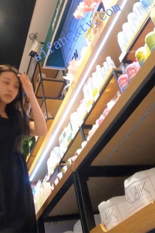 kc316（空城原创）逛商场的黑裙小姐姐，里面是黑透明NN