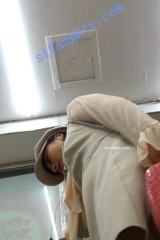 kc202（空城原创）CD白裙少妇，里面是性感半透黑窄N