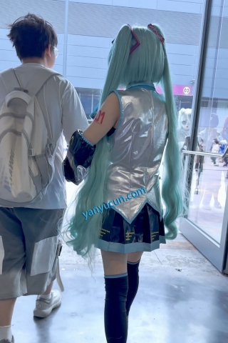 trump1372【KFC】萌妹COSER和男友逛街·短裙过膝袜粉色内内