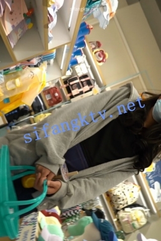 kc681（空城原创）逛商场的可爱短裙妹子，蕾丝边天蓝N包裹肉臀