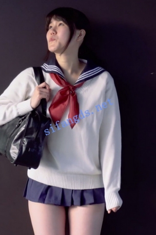 【日产精选】086水手服小姐姐蹲下走光。被色狼掀裙猥亵