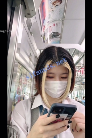 【日产精选】061多次CD制服jk。座位上抬腿直接给路人看