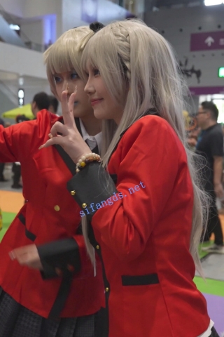 【xxn-304】三位黑丝制服cos全被抄..岔开腿弯腰内裤贴镜头