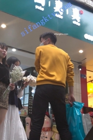 kc297（空城原创）长时间跟拍豹纹超短包裙肥臀妹子肉色大N漏出