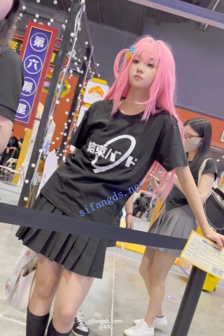 trump1068【KFC】洛丽塔小姐姐独自逛街。粉色透明内内前后CD