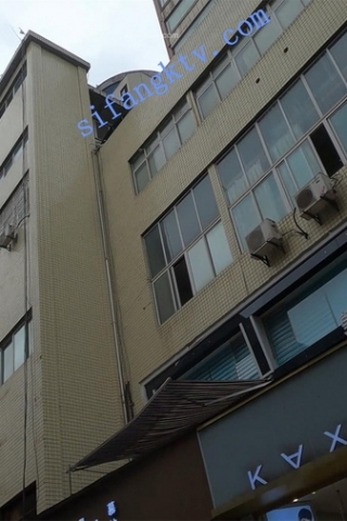 kc371（空城原创）赶路的吊带黑裙少妇，里面是肉丝白N