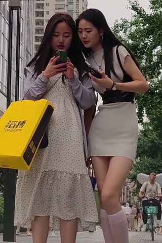 XM155灰色包臀裙白色丝袜小姐姐，黑色内内