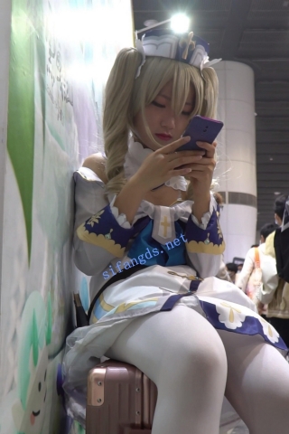 【xxn-135】两位原神芭芭拉cos小姐姐..白丝袜白内和浅蓝内