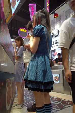 【YZWCD】YC460美食街排队的小姐姐！性感木耳边白N！