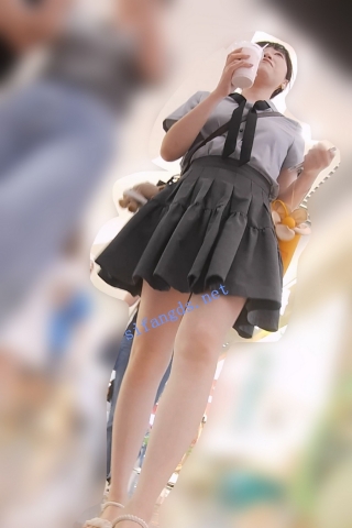 『D·D』-155-百褶裙都市女郎，细长白美腿美脚，浅黄内