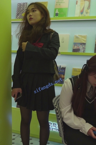 (BC-AA-497)几个大学生一起逛街..制服jk黑丝学妹条纹内