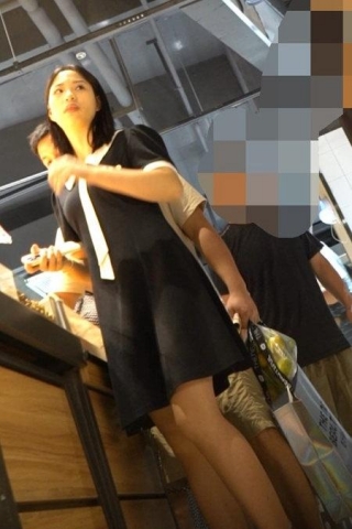 kc1518（空城原创）黑裙小少妇逛超市，微透无痕白N包裹肉臀