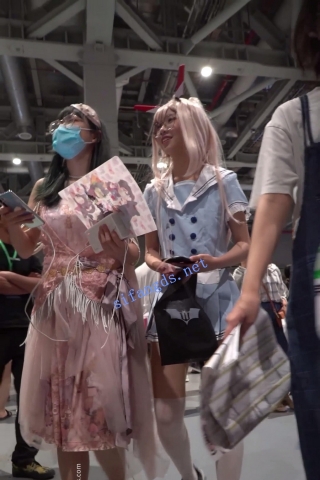 【xxn-129】水手服cos小姐姐..蓝白条纹内穿在拼接肉丝外面