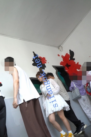 kc1595（空城原创）白色连衣裙小少妇逛公园，微透米白N夹翅膀