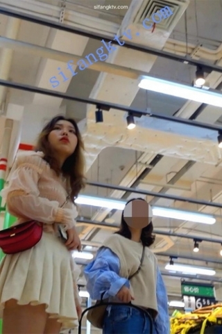 kc199（空城原创）超市购物的超短白裙小姐姐，丝质白N肉臀