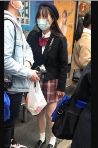 TK390-原创 投稿 抄底红格子裙肉丝妹子