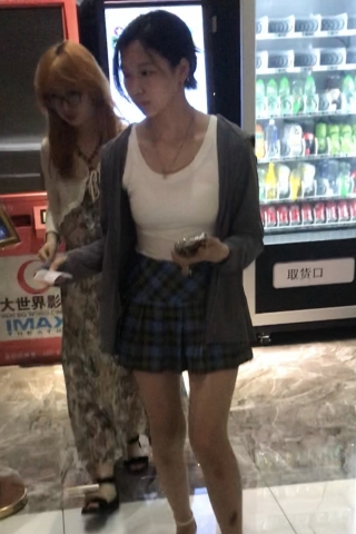 TK418-原创 投稿 超短裙薄丝妹子 妹子的丝袜很薄