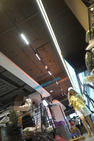 kc1605（空城原创）欧美范的宽松白裤少妇，透明白N漏出黑森林