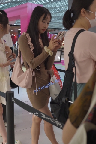 (BC-SSS-070)可爱小姐姐走路都能露内裤..前抄突然贴到镜头前