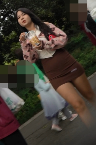 kc1539（空城原创）超短包裙肥臀小姐姐逛公园，黑窄N紧裹肥臀